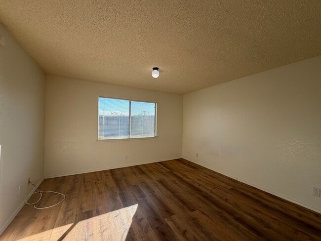 Building Photo - 3 Bedroom House Located in Cul De Sac Near Sportspark