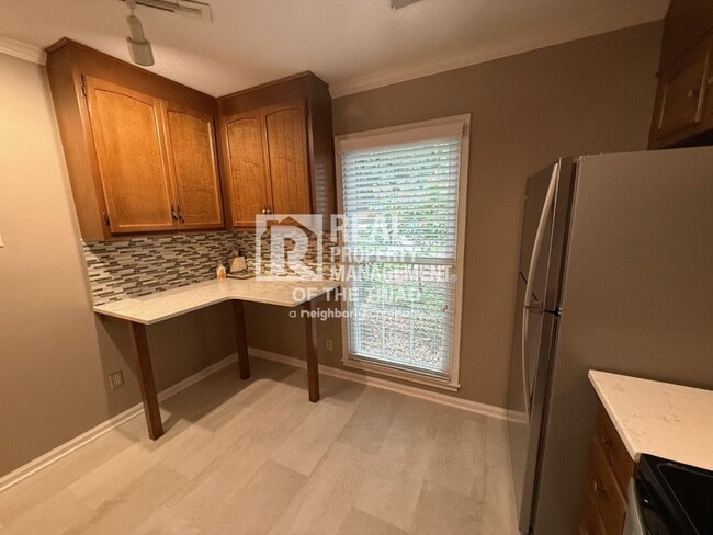 Building Photo - 3 Bedroom/ 2.5 bath Townhouse in Greensboro