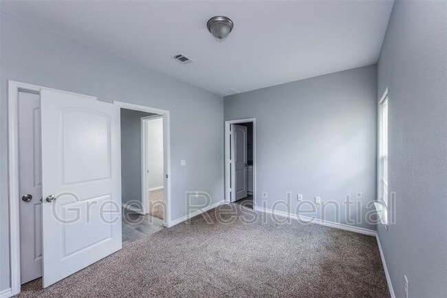 Building Photo - 16948 W Ivanhoe St