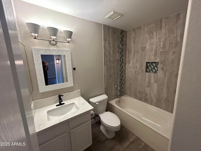 Building Photo - 1611 W Musket Way