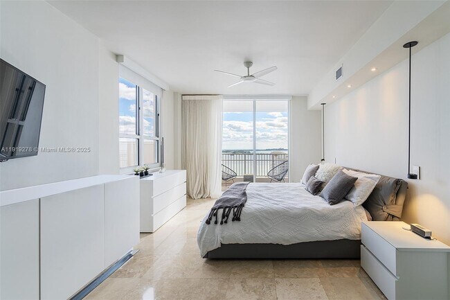 Building Photo - 701 Brickell Key Blvd