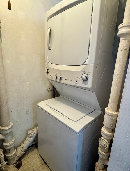 Building Photo - 902 39th Street Ct