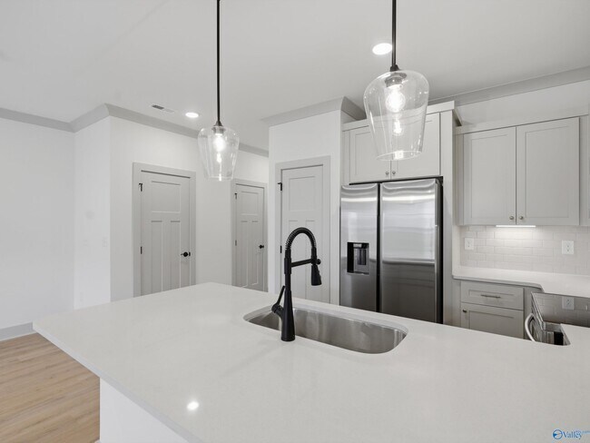 Building Photo - 6 Whispering Oak Dr SW
