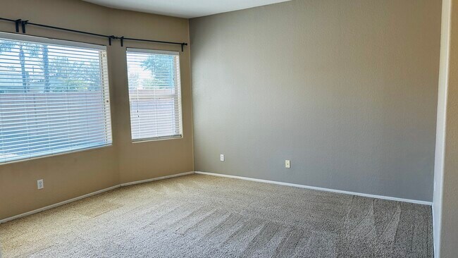 Building Photo - 839 E Las Colinas Pl