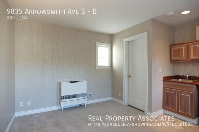Building Photo - 9835 Arrowsmith Ave S