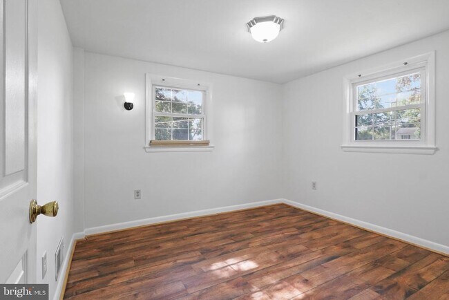 Building Photo - 5812 Helmsdale Ln