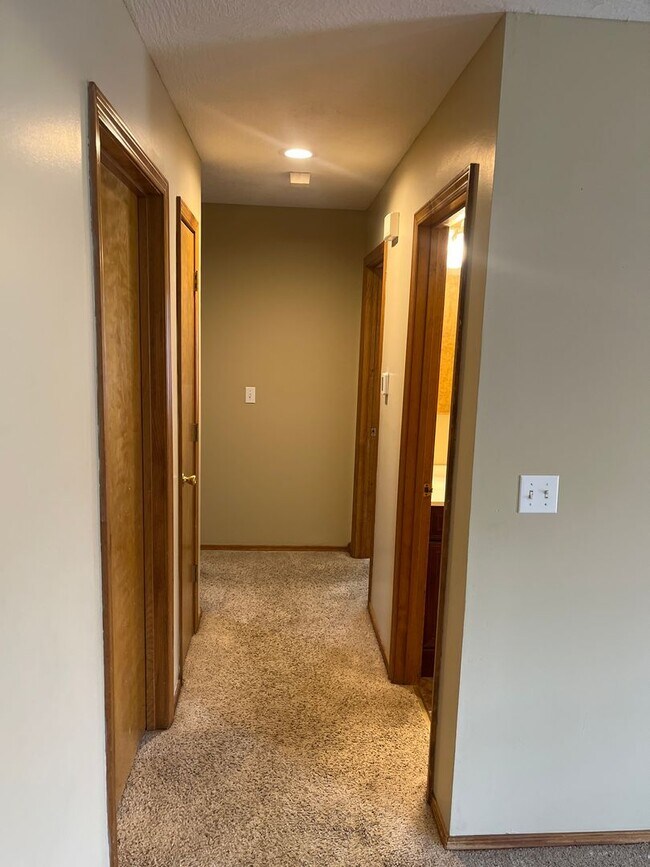 Building Photo - Sit Back, Relax. Your New home Awaits.