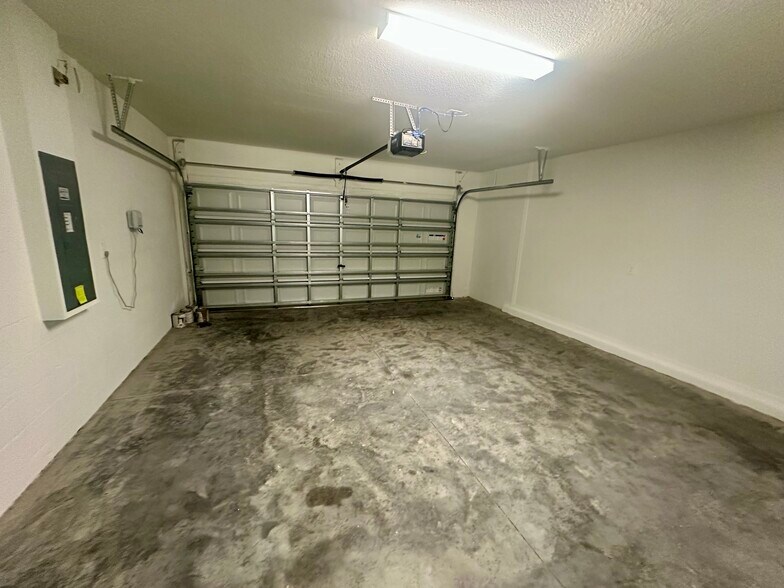 Building Photo - 17606 Happytrails St