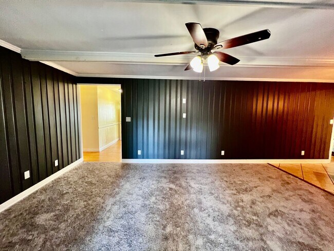 Building Photo - Brick ranch on half acre lot in Virginia B...