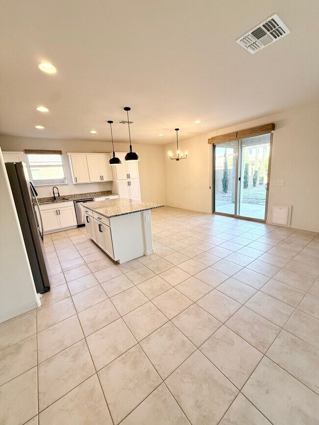 Building Photo - BEAUTIFUL Home in San Tan Valley with Mountain View’s! A Must See!
