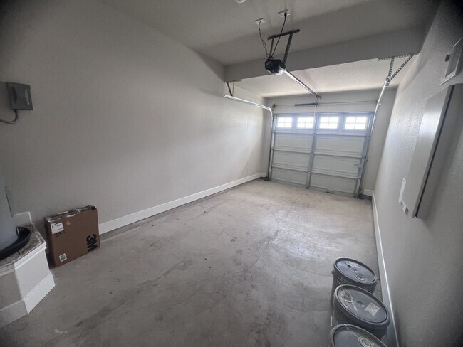 Building Photo - 6302 Melanzane Ave