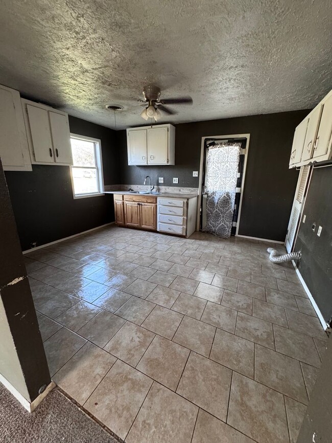 Primary Photo - Quaint 2 bed 1 bath