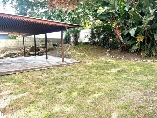 Building Photo - 2BR 1BA Allied Gardens Home - Hardwood Floors, Washer/Dryer, 2 Car Garage, HUGE backyard, 2 Pets ...