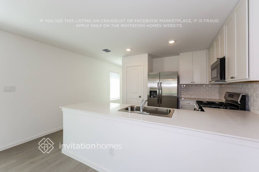 Building Photo - 1834 Sanderling St