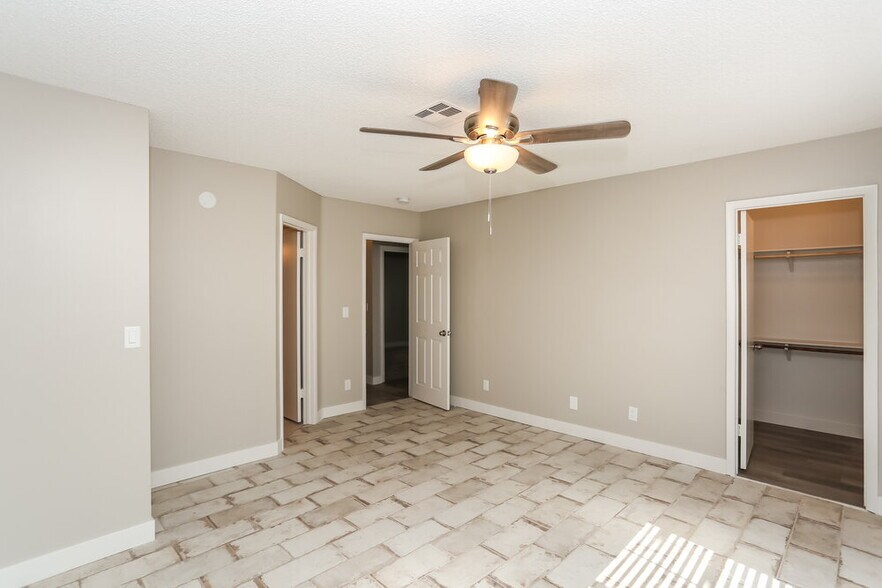 Building Photo - 5221 Shady Grove Ln