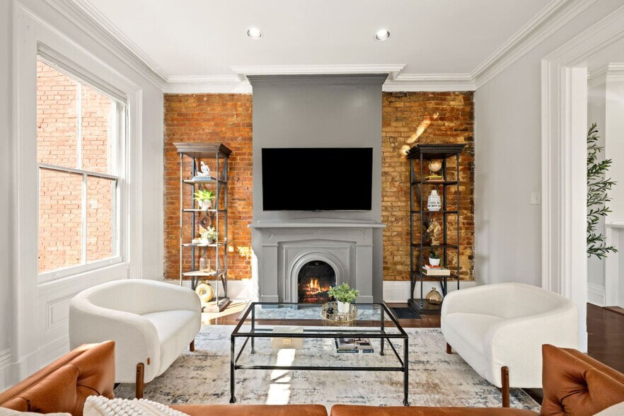 Primary Photo - 516 E 12th St