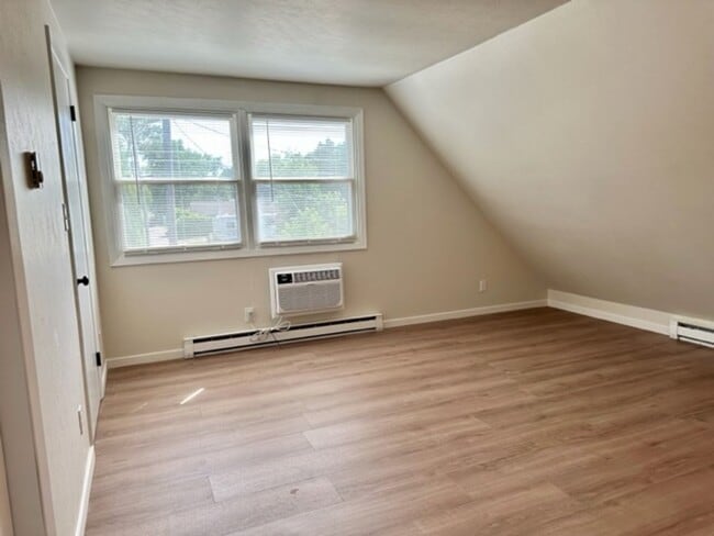 Building Photo - 804 7th St