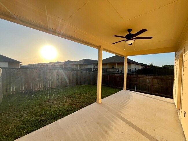 Building Photo - Beautiful Home in Seguin!