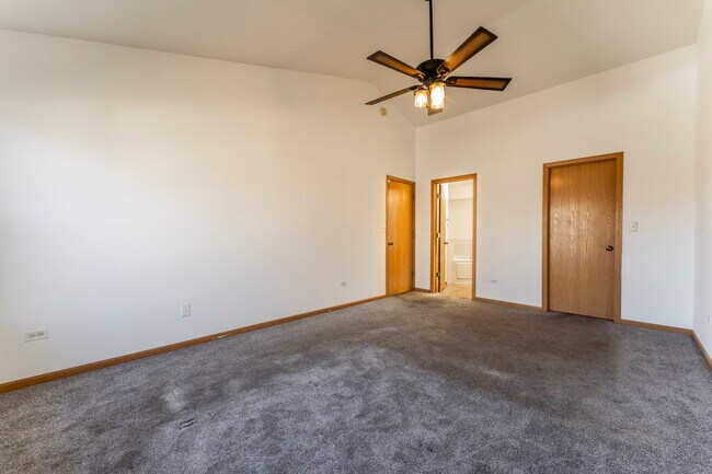 Building Photo - 2503 Sheehan Dr