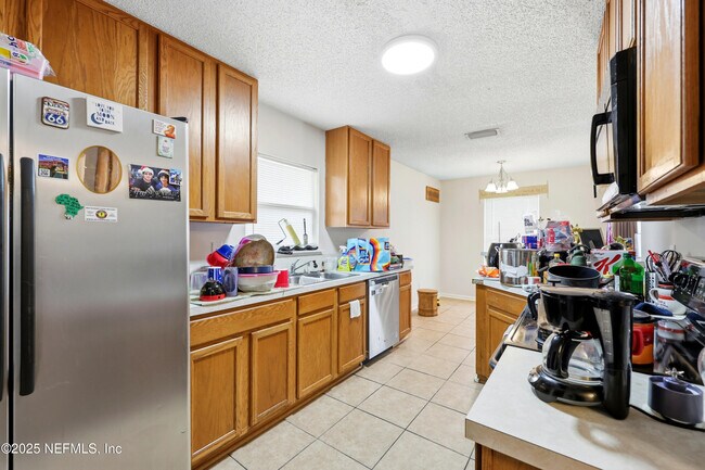 Building Photo - 1739 Saw Lake Drive