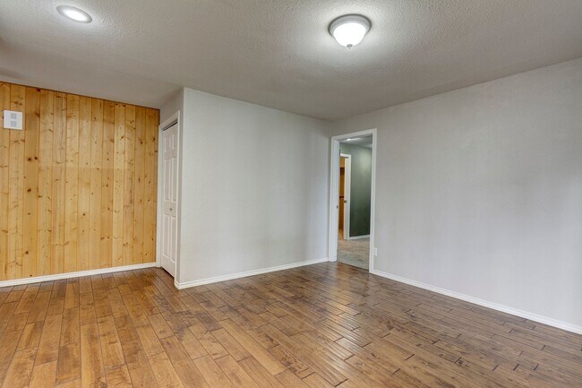 Building Photo - 3 Bed 2.5 Bath Home with a View!