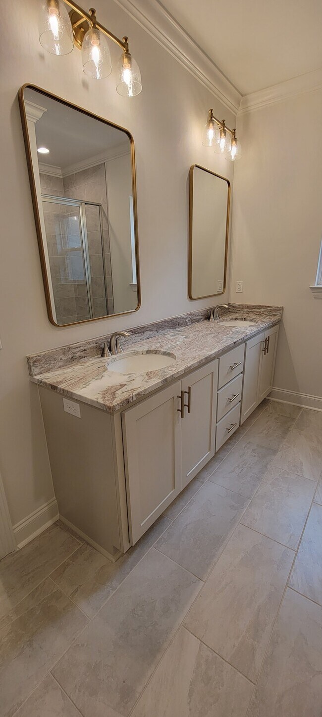 Building Photo - 204 Bennington Ln