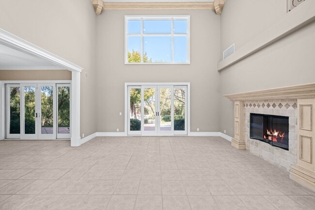 Building Photo - Elegant Dream Escape - Hills of Studio City