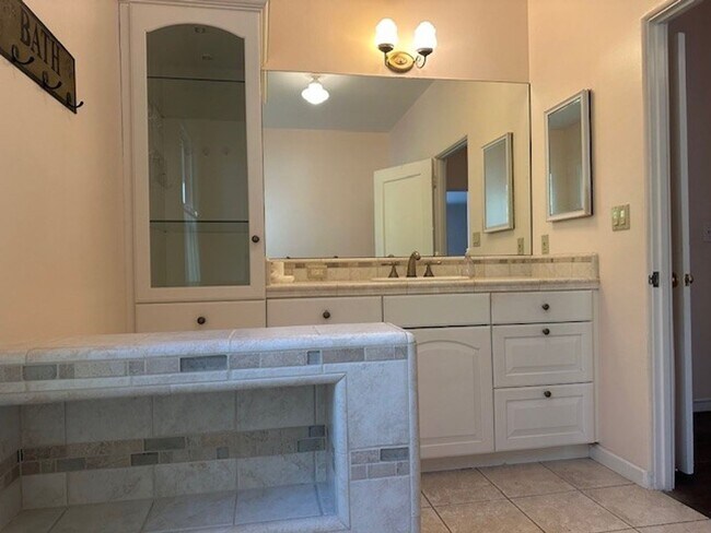 Building Photo - Historic Home On Huge Lot With Swimming Po...