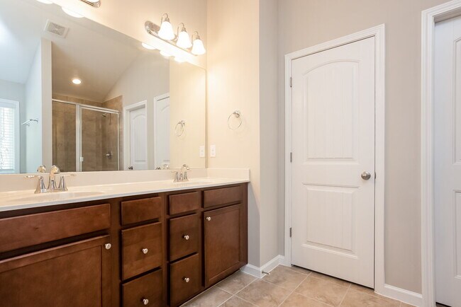 Building Photo - 383 Lenore Ct