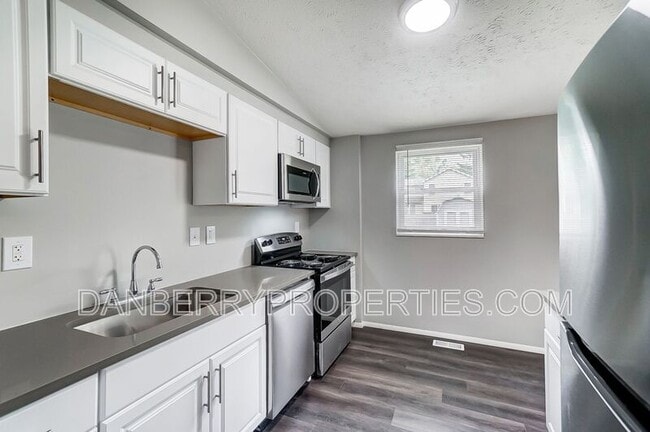 Building Photo - 3539 Turret Green Dr