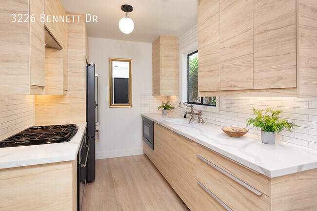 Building Photo - 3226 Bennett Dr