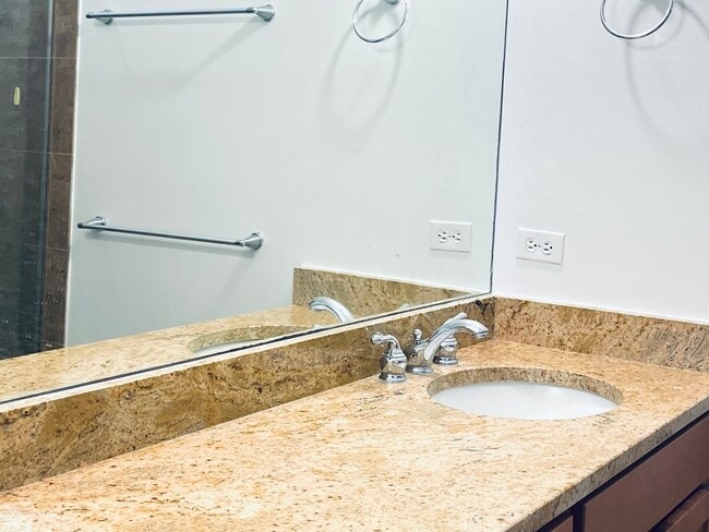 Building Photo - 214 W 31st St