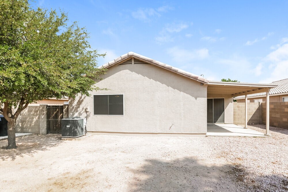 Building Photo - 8643 E Capri Ave