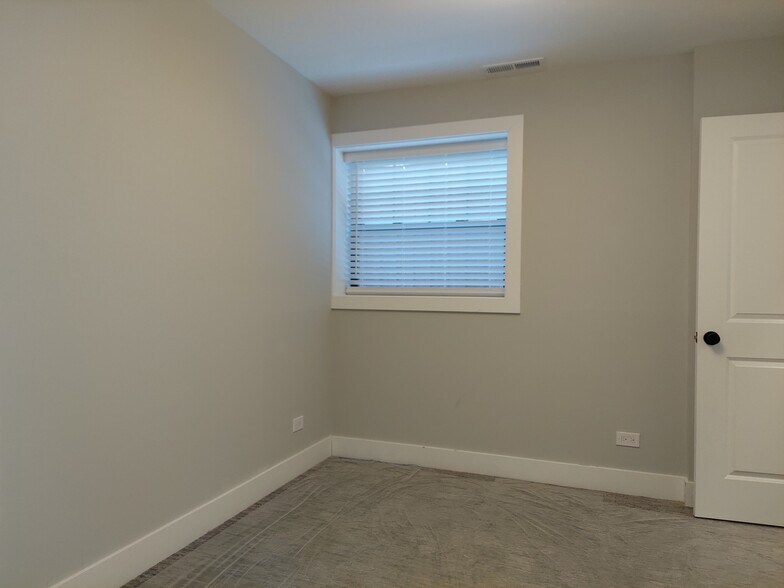 Building Photo - 4409 N Seeley Ave