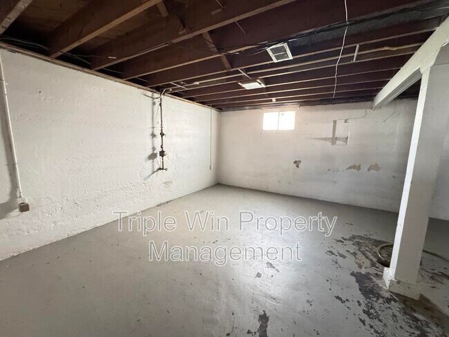 Building Photo - 1629 Talisman Ln
