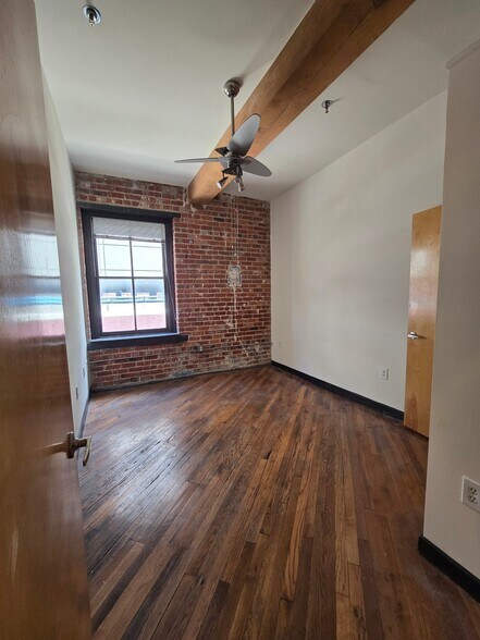 Building Photo - 1318 W Broad St