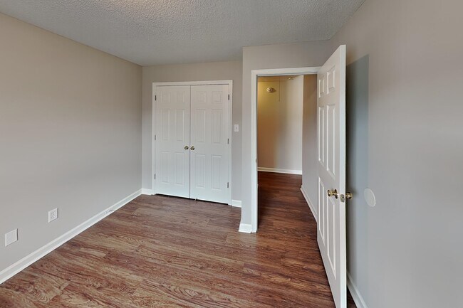 Building Photo - 1071 Red Fern Cir W