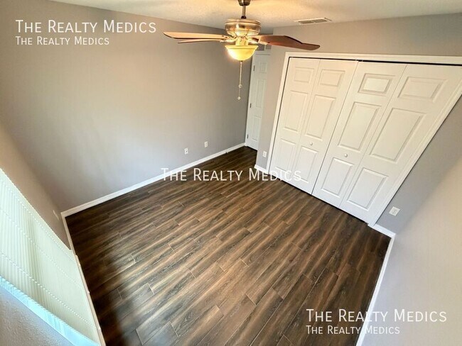 Building Photo - 2615 Fair Oaks Dr