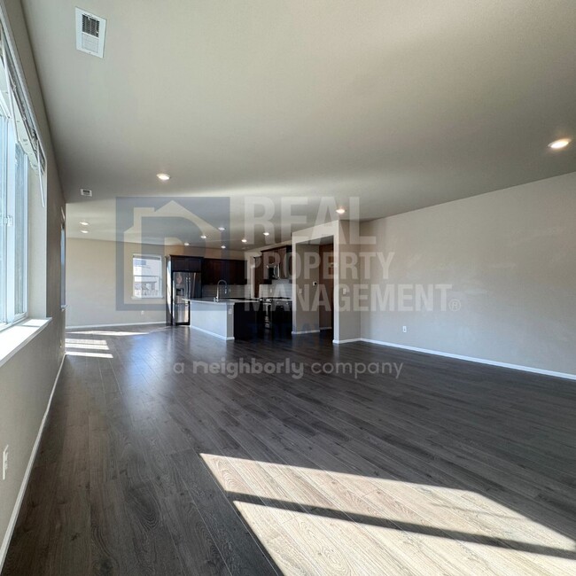 Building Photo - Beautiful Modern 3 Bedroom In Puyallup!!