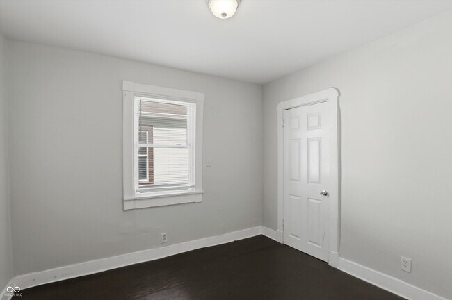 Building Photo - 512 N Beville Ave