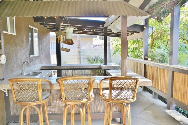 Building Photo - 3170 Strathmore Dr