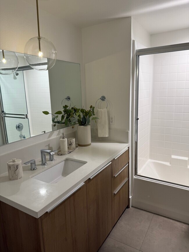 Building Photo - 239 S Marengo Ave