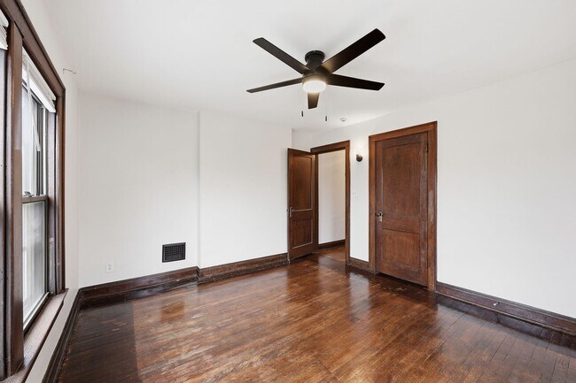 Building Photo - E Markison Ave