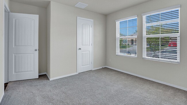 Building Photo - 4 BR / 2 BA - 2032 SF in Seguin - Arroyo Ranch!