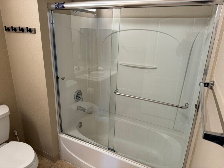 Bathroom - 6850 Sharlands Ave