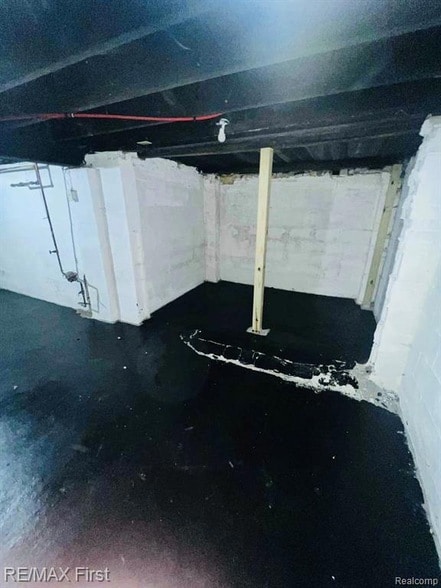 Building Photo - 13934 Montrose St