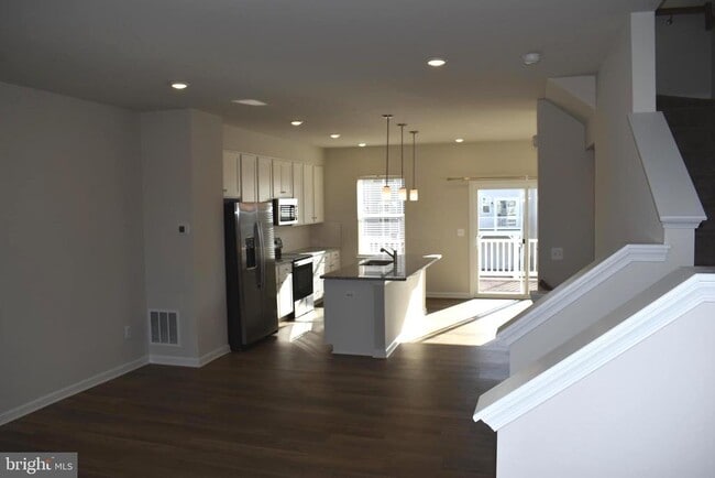 Building Photo - 216 Swan Fld Ave