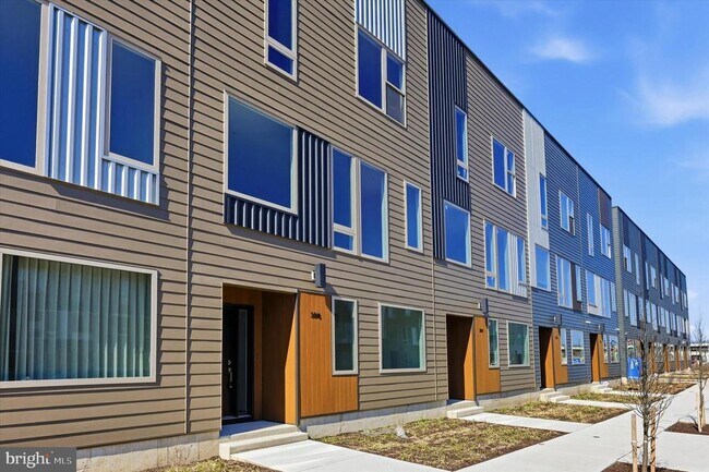 Building Photo - 3016 S Northbank Pl