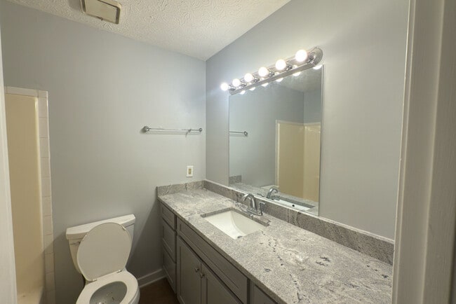 Building Photo - 1496 Springwood Dr SE