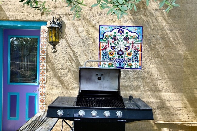 Building Photo - Garcia House: Fully Furnished, Wonderful Hot Tub, Spacious Fenced Outdoor Area, Pet-Friendly too!